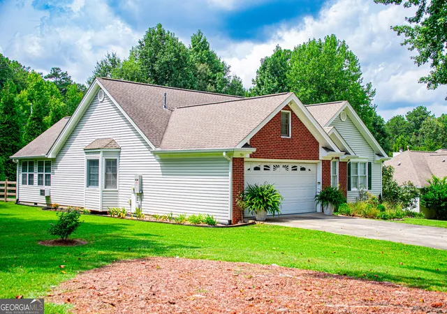 Photo 3 of Single family home for sale at 10 Mountain Oaks Dr, Carrollton, GA 30116 | MLS# 10835186 | Listing updated on 2026-09-11