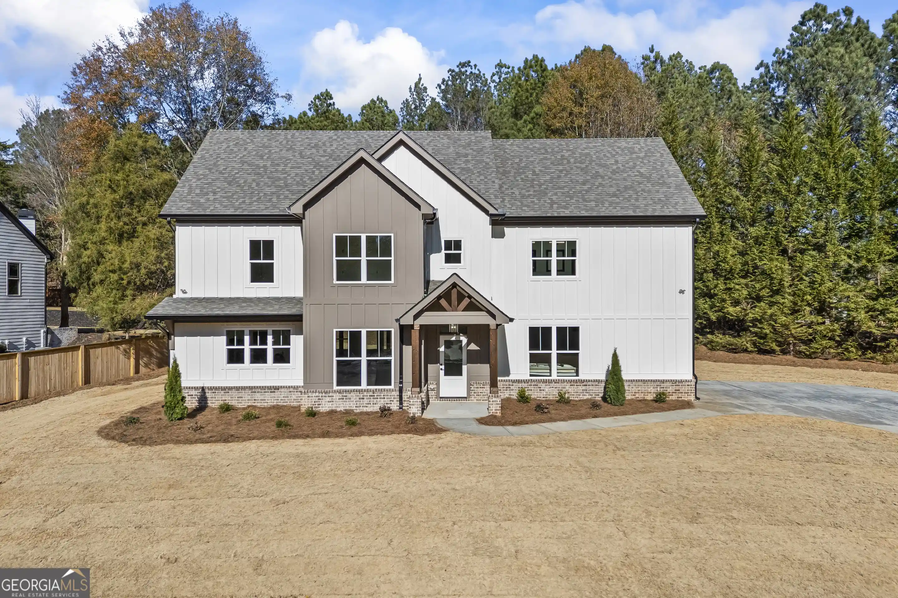 Single family home for sale at 1040 Greenwood Cir, Madison, GA 30650 | MLS# 10855026