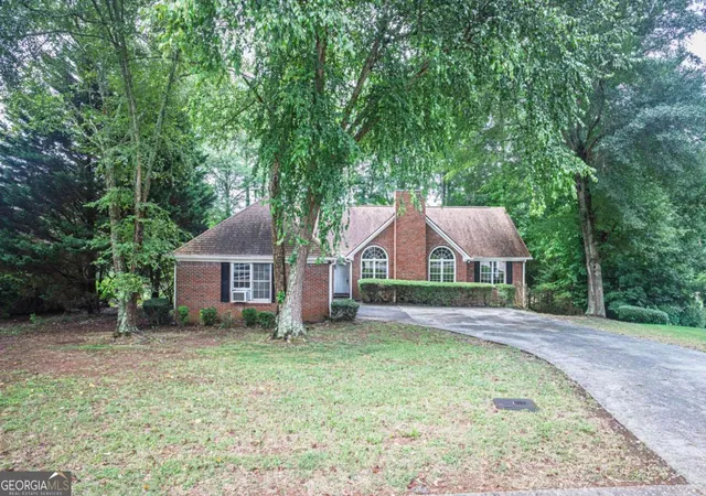 3rd image of 1404 Glenfield Dr, Lawrenceville, GA 30043 | MLS# 10815111
