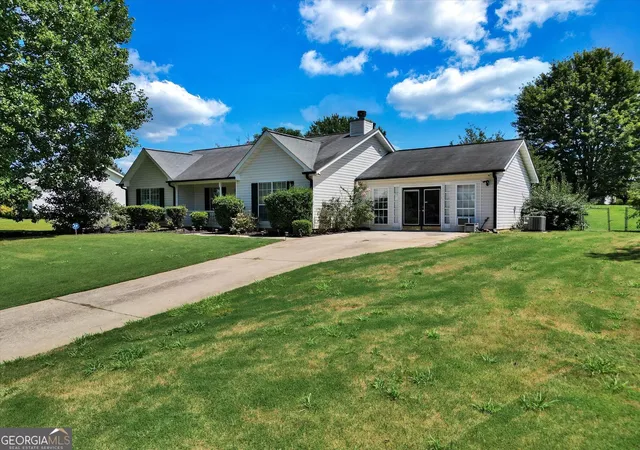Photo 3 of Single family home for sale at 140 Greenleaf Dr, Hampton, GA 30228 | MLS# 10824832 | Listing updated on 2026-09-20