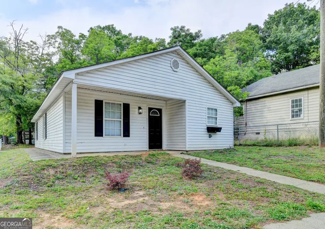 Photo 3 of Single family home for sale at 801 Davis St, Monroe, GA 30655 | MLS# 10769839 | Listing updated on 2026-07-28