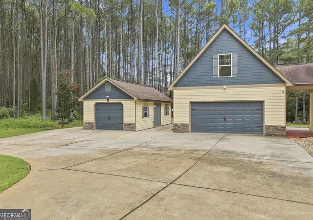 Photo 3 of Sale Pending at 19 Rock House Estates Dr, Senoia, GA 30276 | MLS# 10817459 | Listing updated on 2026-09-14