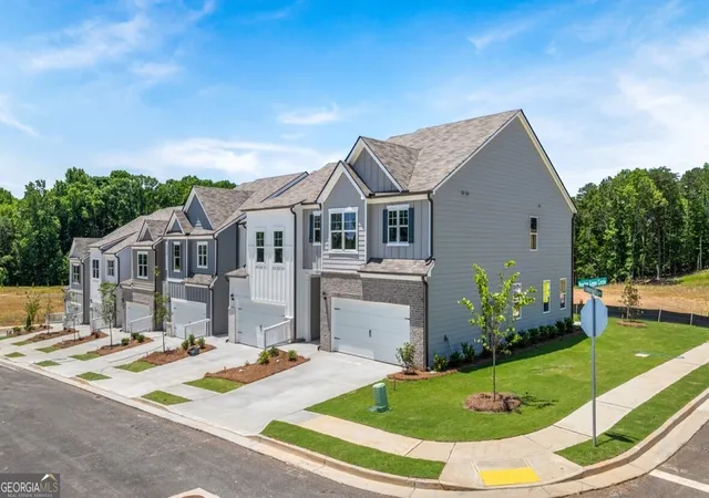 Photo 2 of Townhouse for sale at 1825 Meadow Green Cir, Gainesville, GA 30501 | MLS# 10816507 | Listing updated on 2026-08-06