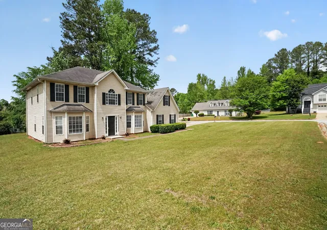 3rd image of 6343 Laurel Green Dr, Lithonia, GA 30058 | MLS# 10737591