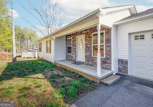 Photo 4 of Single family home for sale at 3642 Williams Brg Rd, Toccoa, GA 30577 | MLS# 10711143 | Listing updated on 2026-09-08