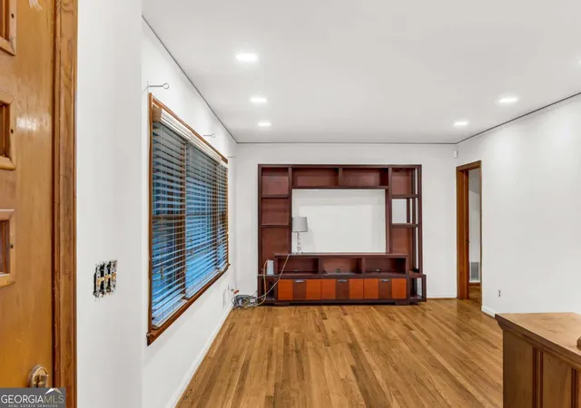 Photo 3 of Single family home for sale at 2560 Wood Valley Dr, Atlanta, GA 30344 | MLS# 10827391 | Listing updated on 2026-08-31