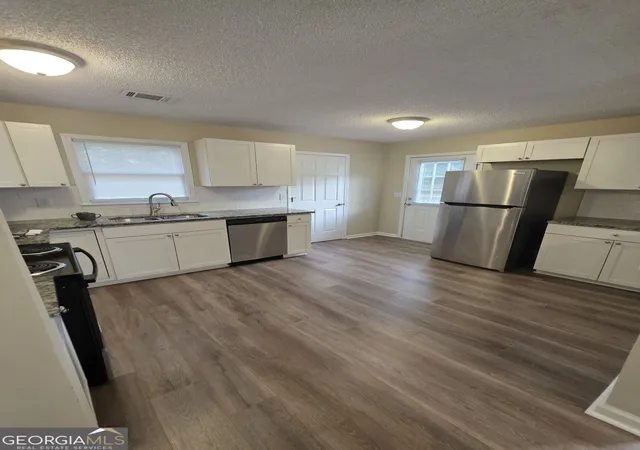 Photo 3 of Single family home for sale at 118 Griffith Street, Winder, GA 30680 | MLS# 10830609 | Listing updated on 2026-09-28