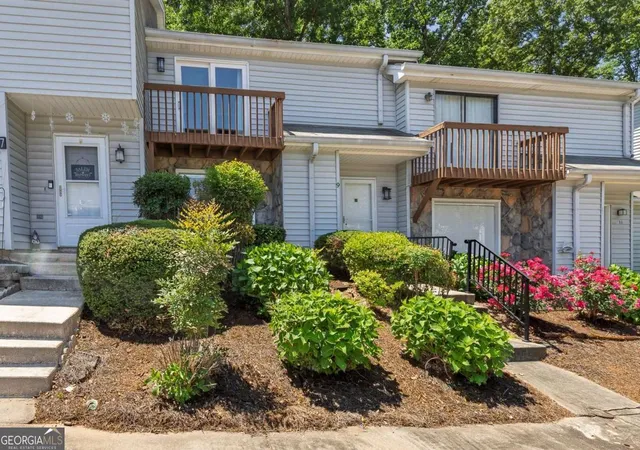 1st image of 9 Fairway Dr Nw, Kennesaw, GA 30144 | MLS# 10769626