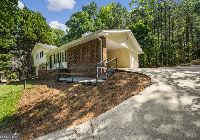 Photo 2 of Single family home for sale at 134 N Lake Dr, Lagrange, GA 30240 | MLS# 10757554 | Listing updated on 2026-08-12