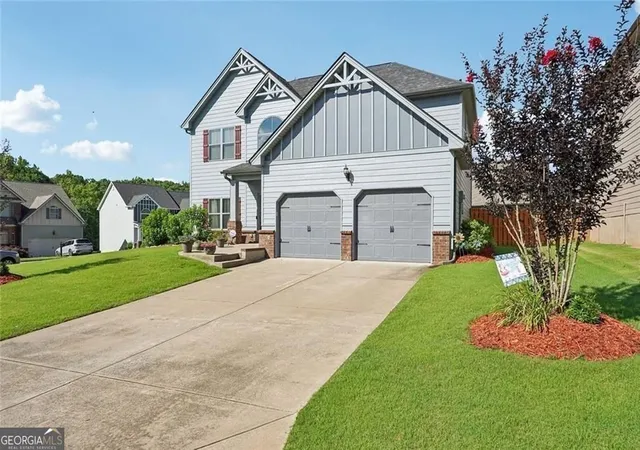 Photo 2 of Single family home for sale at 1650 Horseshoe Creek Ln, Cumming, GA 30041 | MLS# 10831176 | Listing updated on 2026-09-05