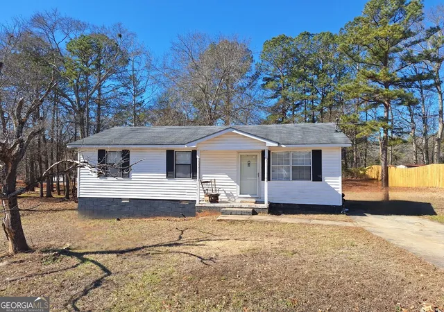 Homes for sale in Lanett, AL | 2046 53rd Ave Sw, Lanett, AL 36863 | MLS# 10692102