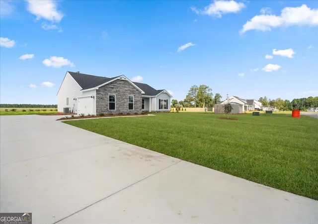 Photo 3 of Single family home for sale at 220 Manchester Dr, Statesboro, GA 30461 | MLS# 10761172 | Listing updated on 2026-09-20