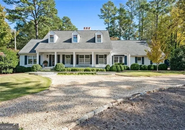 Photo 2 of Single family home for sale at 521 Heyward Cir Nw, Marietta, GA 30064 | MLS# 10772550 | Listing updated on 2026-08-17