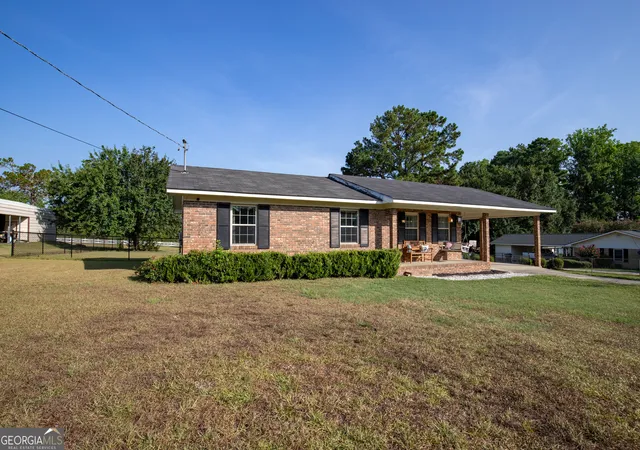 Photo 2 of Single family home for sale at 110 Queen Dr, Glennville, GA 30427 | MLS# 10813411 | Listing updated on 2026-09-07