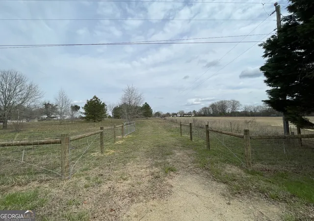 2nd image of 141 James English Rd, Cochran, GA 31014 | MLS# 10698324