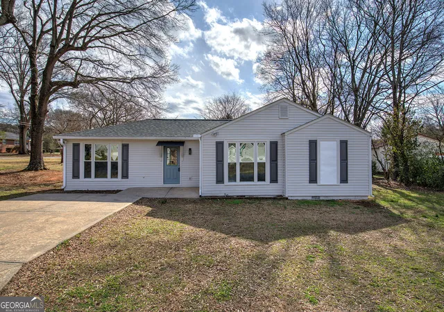 Homes for sale in Cartersville, GA | 30 Grove Cir, Cartersville, GA 30120 | MLS# 10672734