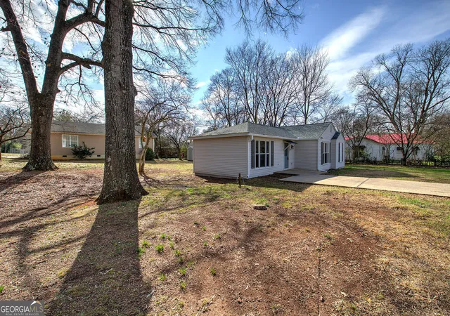 Homes for sale in Cartersville, GA | 30 Grove Cir, Cartersville, GA 30120 | MLS# 10672734