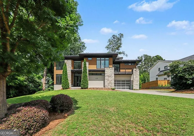 Photo 2 of Mansion for sale at 2175 Meadowcliff Dr Ne, Atlanta, GA 30345 | MLS# 10788972 | Listing updated on 2026-08-20