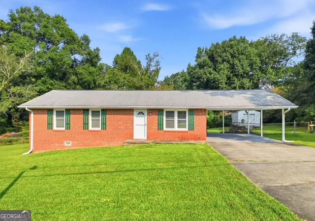 2nd image of 1465 E Highpoint Dr, Douglasville, GA 30134 | MLS# 10815045