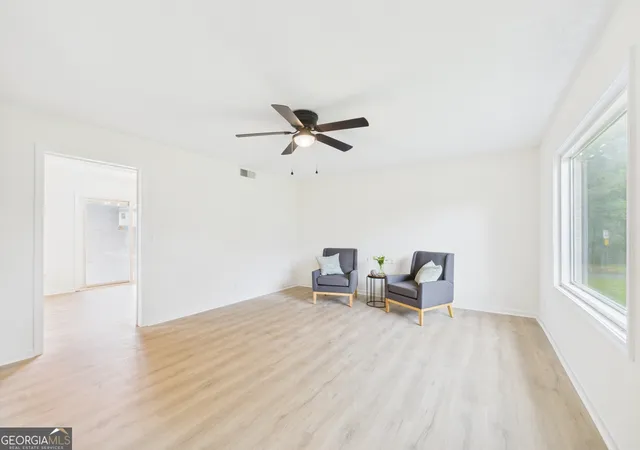 Photo 3 of Sale Pending at 752 Forest Lake Dr S, Macon, GA 31210 | MLS# 10548547 | Listing updated on 2025-08-04