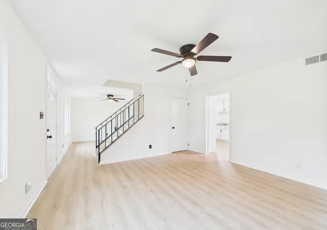 Photo 3 of Sale Pending at 752 Forest Lake Dr S, Macon, GA 31210 | MLS# 10548547 | Listing updated on 2025-08-04