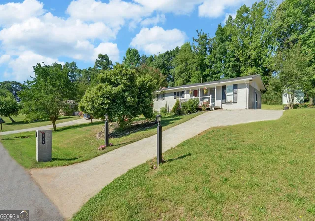 Photo 34 of Sale Pending at 102 Cherry St, Toccoa, GA 30577 | MLS# 10835078 | Listing updated on 2026-09-03