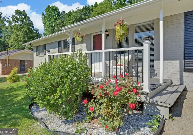 Photo 2 of Sale Pending at 102 Cherry St, Toccoa, GA 30577 | MLS# 10835078 | Listing updated on 2026-09-03