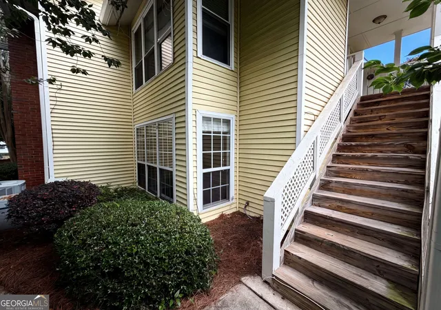 2nd image of 6818 Glenridge Dr, Sandy Springs, GA 30328
