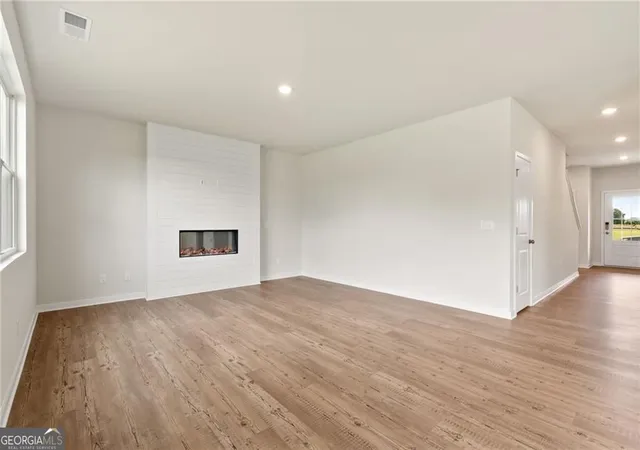 Photo 3 of Single family home for sale at 545 Baynes Ct, Mcdonough, GA 30253 | MLS# 10826036 | Listing updated on 2026-09-18