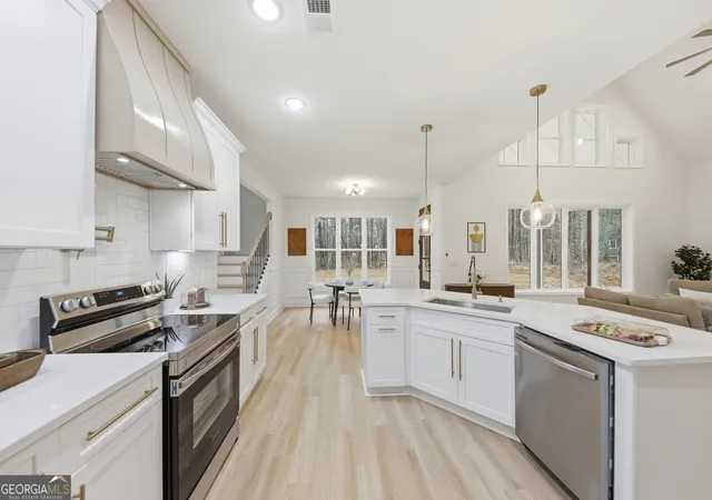 Photo 1 of Single family home for sale at 370 Harbour Shrs Dr, Jackson, GA 30233 | MLS# 10793023 | Listing updated on 2026-09-03