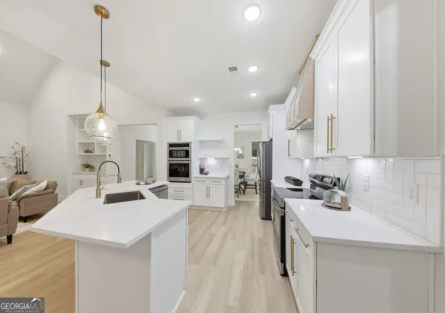Photo 2 of Single family home for sale at 370 Harbour Shrs Dr, Jackson, GA 30233 | MLS# 10793023 | Listing updated on 2026-09-03