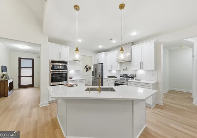 Photo 3 of Single family home for sale at 370 Harbour Shrs Dr, Jackson, GA 30233 | MLS# 10793023 | Listing updated on 2026-09-03