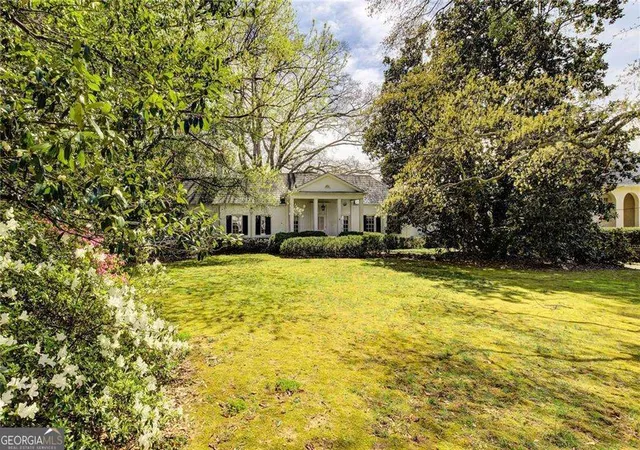 Photo 2 of Single family home for sale at 414 Peachtree Battle Ave Nw, Atlanta, GA 30305 | MLS# 10719784 | Listing updated on 2026-04-10