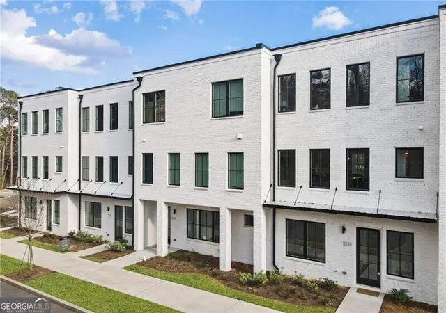 Photo 2 of Townhouse for sale at 2202 Carlton Ct, Atlanta, GA 30318 | MLS# 10707129 | Listing updated on 2026-08-05