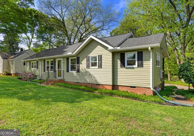 Photo 3 of Single family home for sale at 810 Benson St, Hartwell, GA 30643 | MLS# 10828499 | Listing updated on 2026-09-02