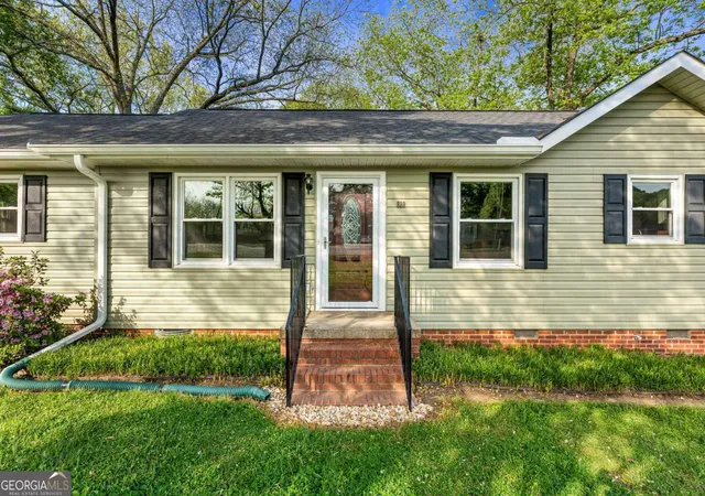 Photo 3 of Sale Pending at 810 Benson St, Hartwell, GA 30643 | MLS# 10828499 | Listing updated on 2026-09-21