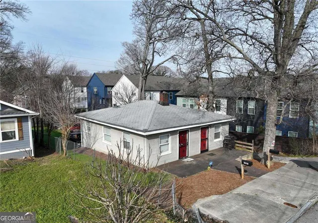 Listing Photo 3 - Condo for sale in building located at 797 Beryl St SW, Atlanta, GA 30310