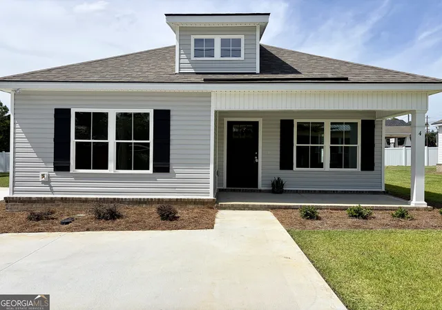 Photo 1 of Single family home for sale at 4 Roundtree St, Statesboro, GA 30458 | MLS# 10811736 | Listing updated on 2026-09-15
