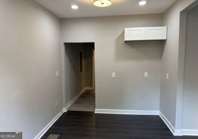 Listing Photo 4 - Condo for sale in building located at 712 N Ave NW, Atlanta, GA 30318