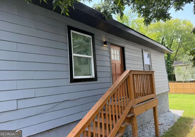 Listing Photo 2 - Condo for sale in building located at 712 N Ave NW, Atlanta, GA 30318