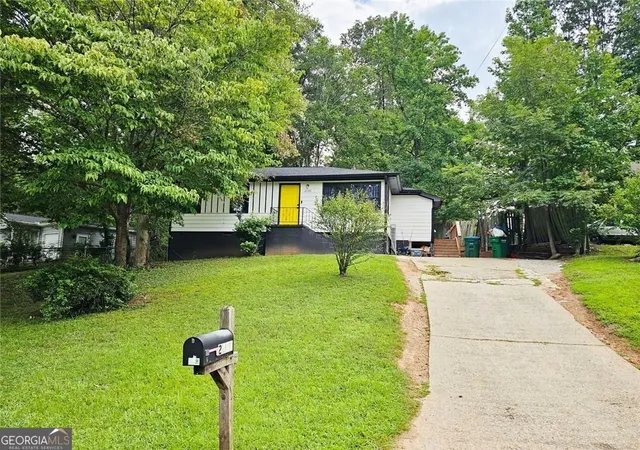 Photo 3 of Single family home for sale at 2096 Venesa Circle Circle, Austell, GA 30168 | MLS# 10821752 | Listing updated on 2026-09-08