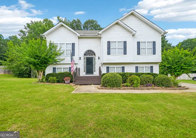 1st image of 130 Chesterfield Dr, Newnan, GA 30265 | MLS# 10807399