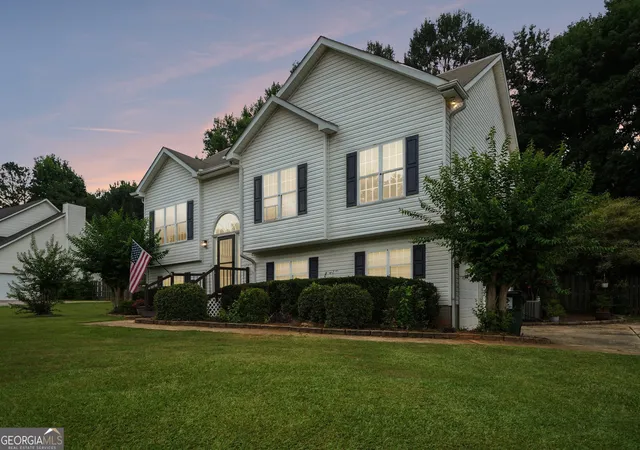3rd image of 130 Chesterfield Dr, Newnan, GA 30265 | MLS# 10807399