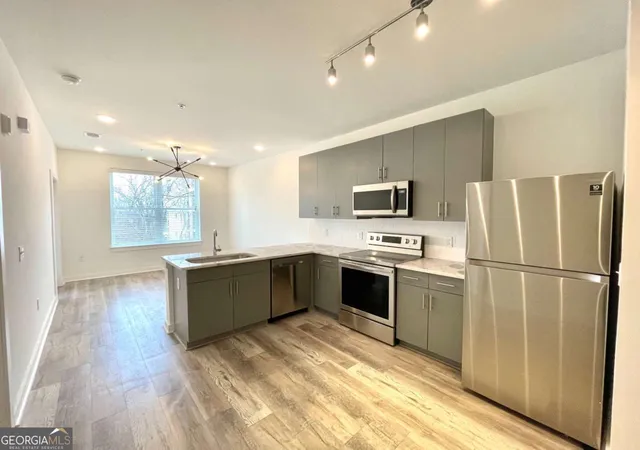 Photo 3 of Condo for sale at 525 Parkway Dr Ne #313, Atlanta, GA 30308 | MLS# 10827540 | Listing updated on 2026-09-08