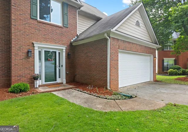 3rd image of 3605 Highland Bluff Dr, Suwanee, GA 30024 | MLS# 10815914