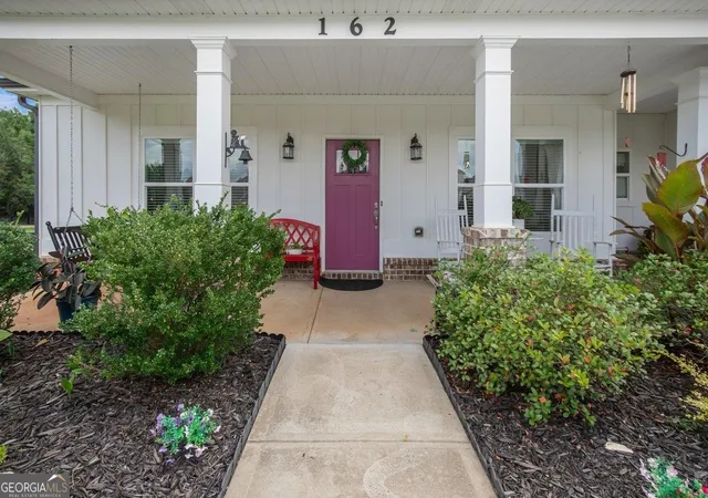 Photo 3 of Single family home for sale at 162 Nw Alexander Lakes Dr, Eatonton, GA 31024 | MLS# 10811843 | Listing updated on 2026-08-22