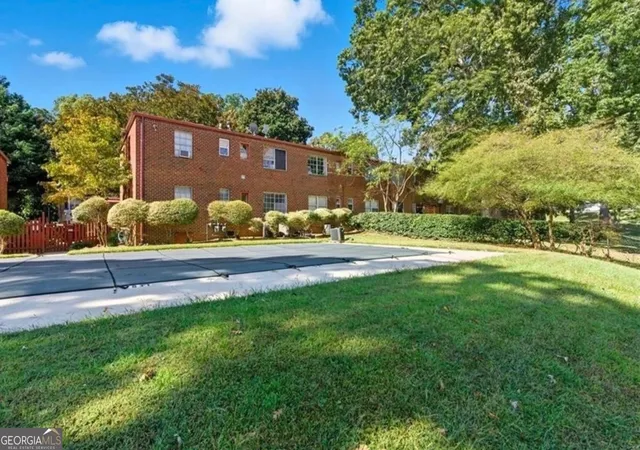 2nd image of 2427 Lawrenceville Hwy, Decatur, GA 30033