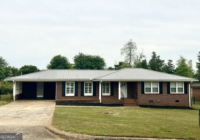 Homes for sale in Newnan, GA | 6 Colonial Dr, Newnan, GA 30263 | MLS# 10736717