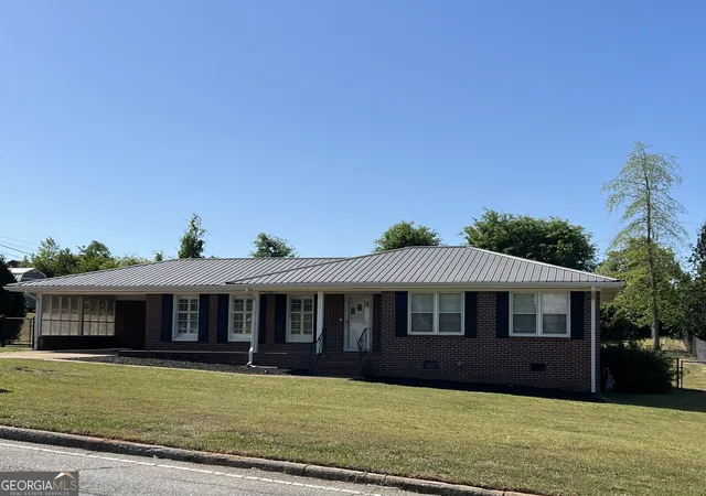 Homes for sale in Newnan, GA | 6 Colonial Dr, Newnan, GA 30263 | MLS# 10736717