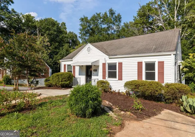 2nd image of 2510 Jewel St, East Point, GA 30344 | MLS# 10823490